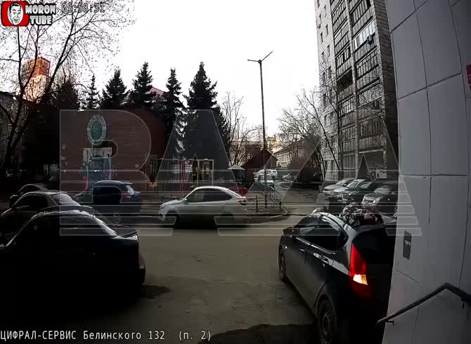 Video :An 80-year-old lady is unhurt after falling six stores